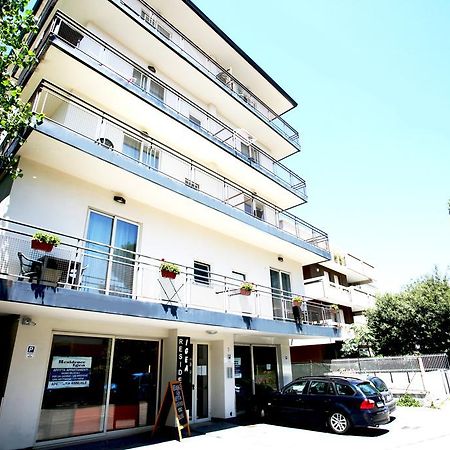 Residence Igea Rimini Bagian luar foto